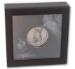 GUARDIAN ANGEL - 1 OZ 2023 COOK ISLANDS - STRIEBORNÁ ZBERATEĽSKÁ KOLOROVANÁ RELIÉFOVANÁ MINCA VO VITRÍNKE